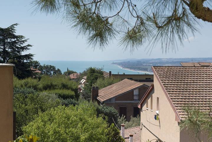 Ferienwohnung für 8 Personen, mit Balkon/Terrasse in Sirolo - 2