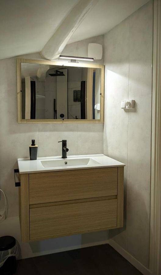 Appartement entier, Le Leopold - Appartement rénové, idéal séjour détente ou pro in Gannat, Région de Vichy