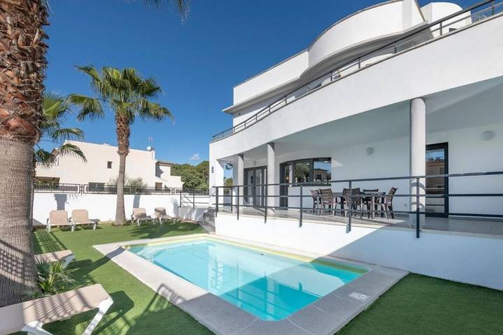 Ferienhaus für 10 Personen, mit Balkon und Terrasse sowie Garten und Pool in Can Pastilla