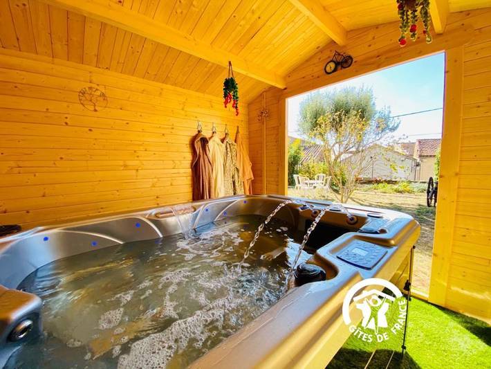 Gîte pour 4 personnes, avec Jacuzzi ainsi que Terrasse et Jardin