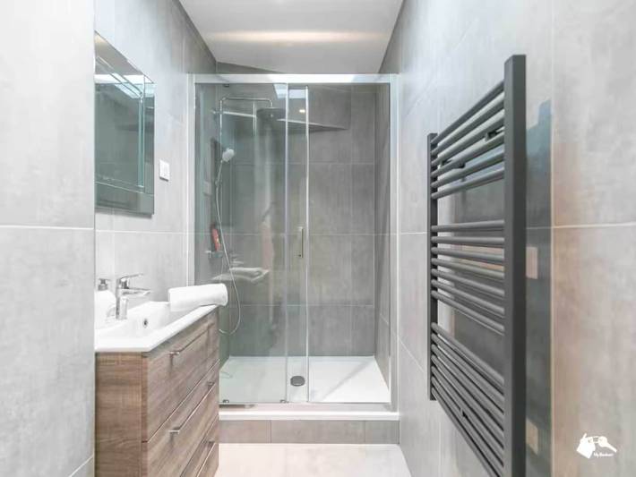 Apartamento entero, Estudio espacioso y acogedor -6P- Montreuil- cerca de París in Montreuil, Sena-Saint Denis