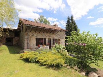 Gîte pour 4 personnes, avec jardin à Parlan
