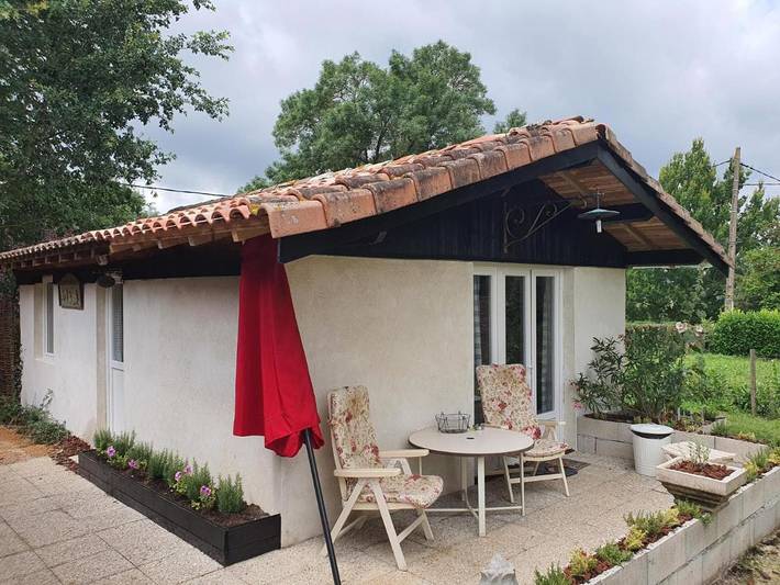 Location de vacances pour 2 personnes, avec vue ainsi que terrasse et piscine, animaux acceptés à Montfermier - 3