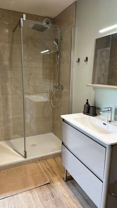 Appartement entier, One-Bedroom Apartment in Couchey, Région de Dijon