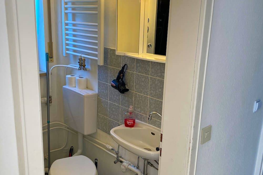 Ganze Wohnung, Ferienzimmer Fischach mit Kochgelegenheit, Dusche und Terrasse in Fischach, Bayerisch Schwaben