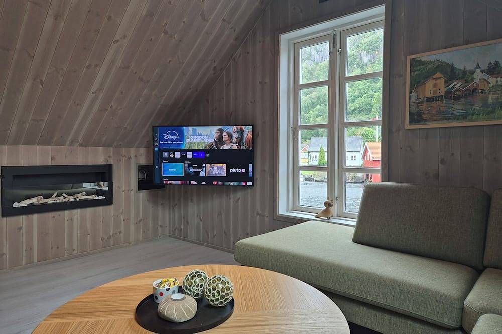 Stunning 3Br Apartment at Feda Waterfront – Family-Friendly with Sup & Kayaks in Kvinesdal 