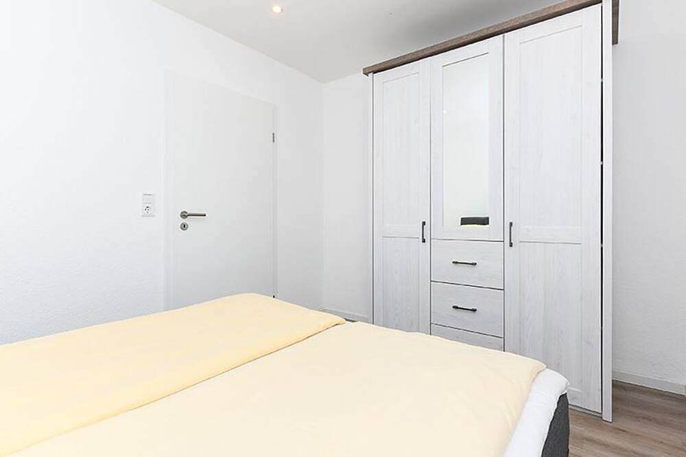 Ganze Wohnung, Ferienwohnung Esche - Haus Baumkrone in Groß Holum, Neuharlingersiel