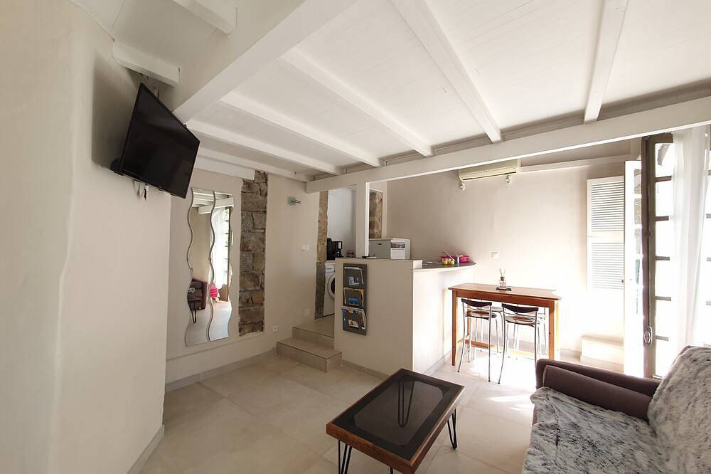 Ganze Wohnung, Großes Studio im Dorfhaus nahe dem Meer in Monticello, Calvi und Umgebung