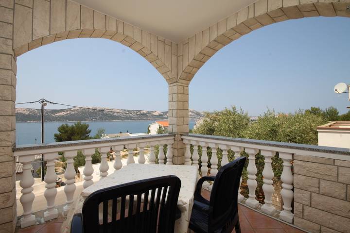 Ferienwohnung für 2 Personen, mit Balkon/Terrasse in Novalja