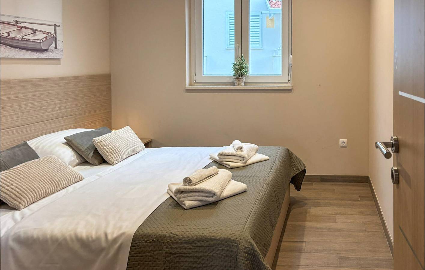 Ganze Ferienwohnung, Reizende Ferienwohnung mit Meerblick, WLAN und Parkplatz in der Nähe des FKK-Strandes Nugal in Tucepi, Makarska Riviera