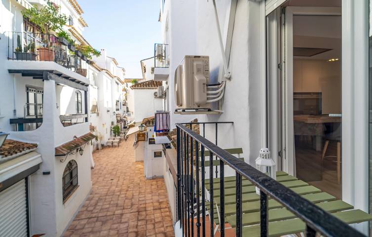Ganze Ferienwohnung, Gemütliche Wohnung mit Terrasse in der Nähe von Playamar Beach in Playa El Bajondillo, Torremolinos