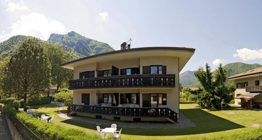 Ferienwohnung für 6 Personen, mit Ausblick und Pool sowie Garten