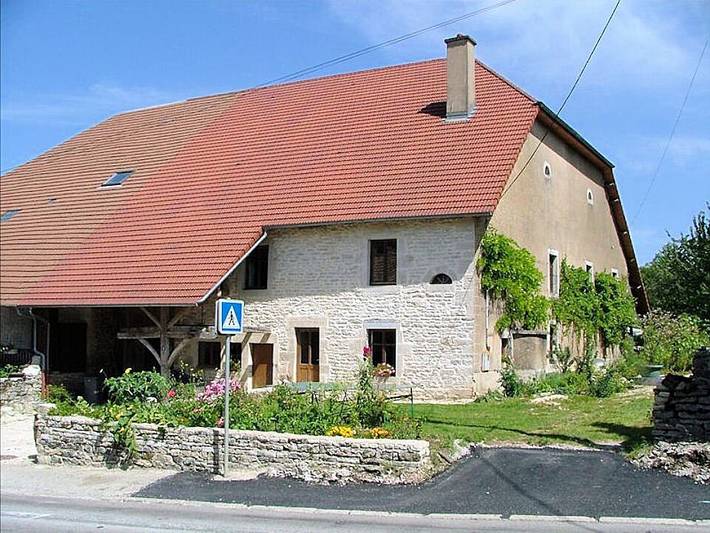 Gîte pour 15 personnes, avec jacuzzi ainsi que sauna et jardin, animaux acceptés dans Fertans