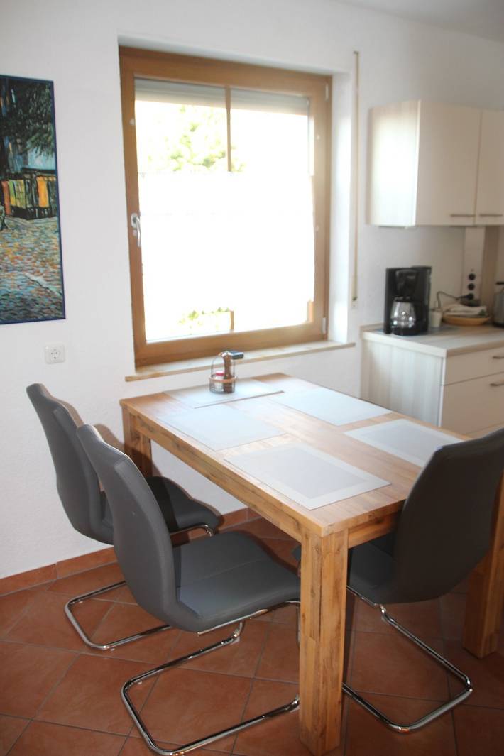 Ganze Wohnung, Ferienwohnung Friedrich - Modern eingerichtete Ferienwohnung (90 qm) für bis zu 4 Erwachsene und 2 Kinder in Schonungen, Fränkisches Weinland