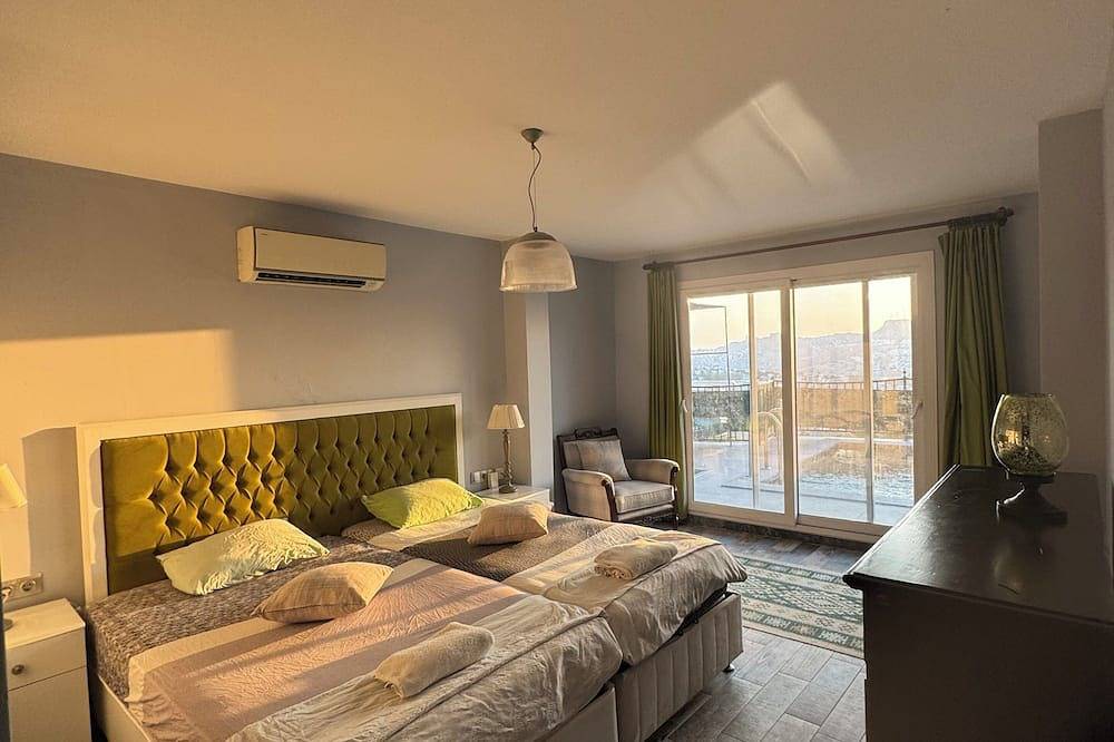 Chic huge villa with sea view private pool 4 bedrooms, 2 living room in Bodrum in Bodrum, Provinz Muğla