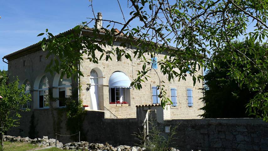 Cottage pour 6 personnes, avec jardin et piscine à Saint-Paul-le-Jeune
