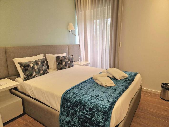 Location de vacances pour 2 personnes, avec terrasse et vue ainsi que piscine et jardin dans Paços de Ferreira - 2