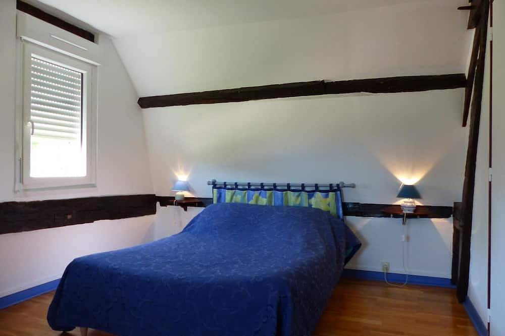 Maison authentique de Sologne avec piscine partagée, jardin et 3 chambres in Diou, Allier