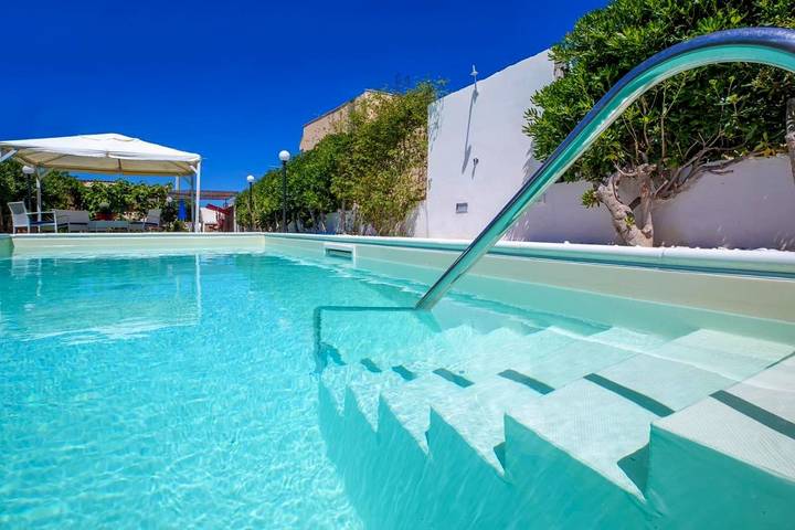 Casa vacanza per 2 persone, con giardino e piscina a Marausa