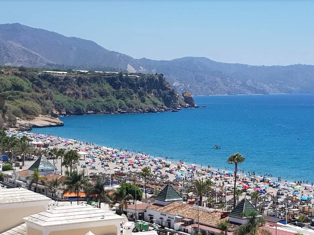 Apartamento inteiro, Apartamento 'Studio Litoral' com vista mar, Wi-Fi e ar condicionado in Playa de Burriana, Nerja