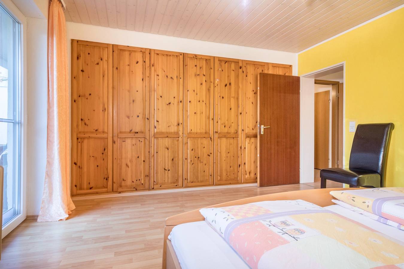 Ganze Wohnung, Ferienwohnung 'Sonnenschein' mit Terrasse, Gemeinschaftsgarten und Wlan in Langenargen, Region Bodensee-Oberschwaben