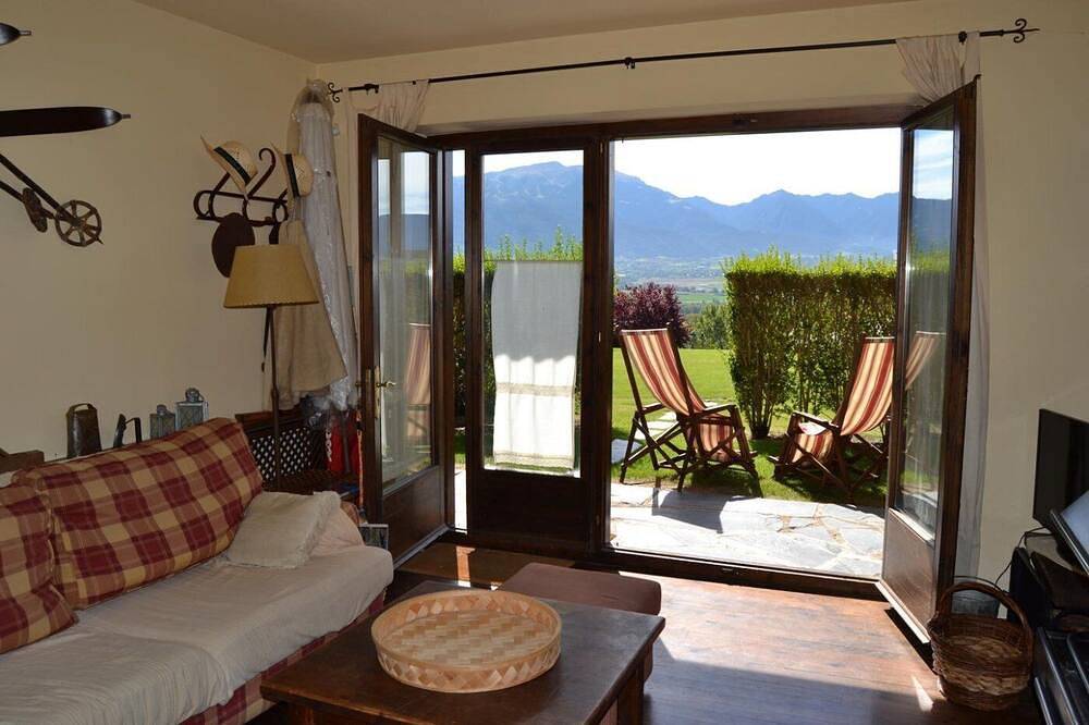 Entire apartment, Apartment 3 rooms Fireplace, Private Garden & Cadí Views in Ger (Spain), Catalan Pyrenees
