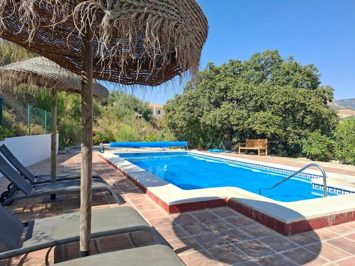 Casa de vacaciones para 13 personas, con vistas además de jardín y piscina - 1