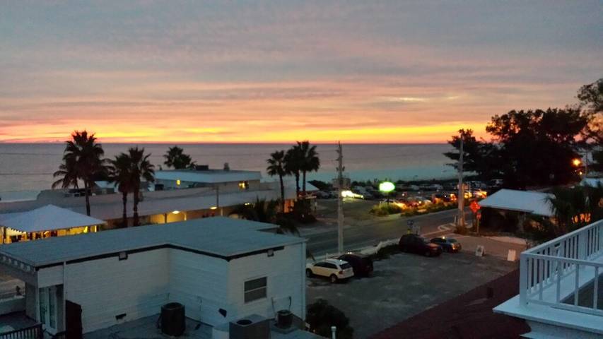 Beach rental for 4 people, with balcony in Bradenton Beach