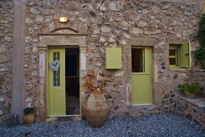 Gîte pour 5 personnes, avec balcon dans Palekastron