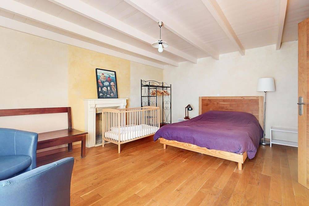 Awesome home in Ploubazlanec in Loguivy de la Mer, Ploubazlanec