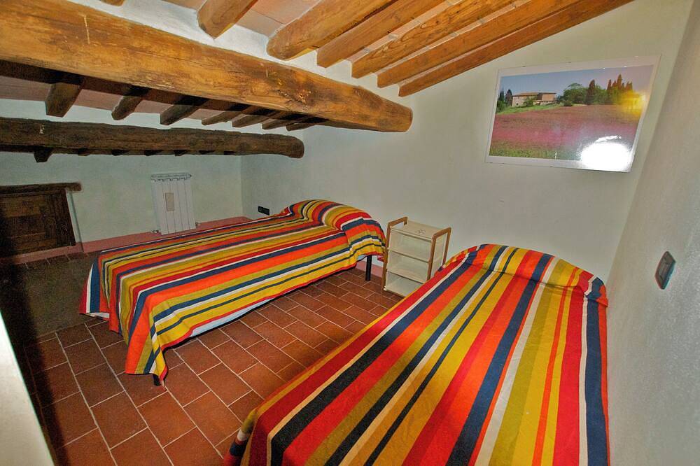 Ganze Wohnung, Casa di charme in einem pietra con giardino privato in Asciano, Siena Provinz