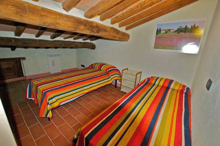 Appartamento intero, Casa di charme in un casolare di pietra con giardino privato e piscina in Asciano, Siena e dintorni