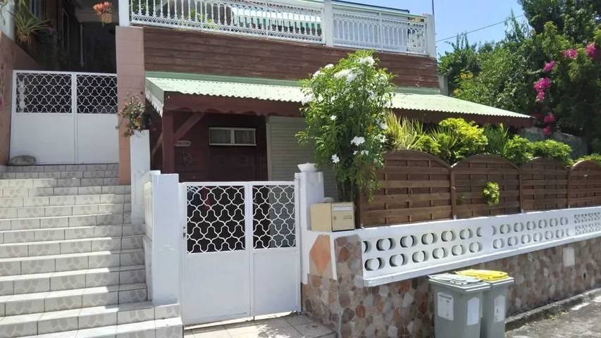 Gîte pour 2 personnes, avec terrasse dans Plage des Raisins Clairs