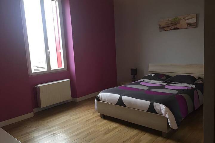 Location de vacances pour 5 personnes, avec piscine et jardin à Lathus-Saint-Rémy - 4