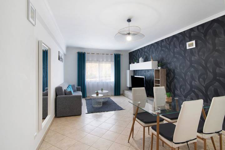 Apartamento inteiro, Apartamento de férias "Do Sol" com terraço privado, varanda e Wi-Fi in Albufeira e Olhos de Água, Distrito de Faro