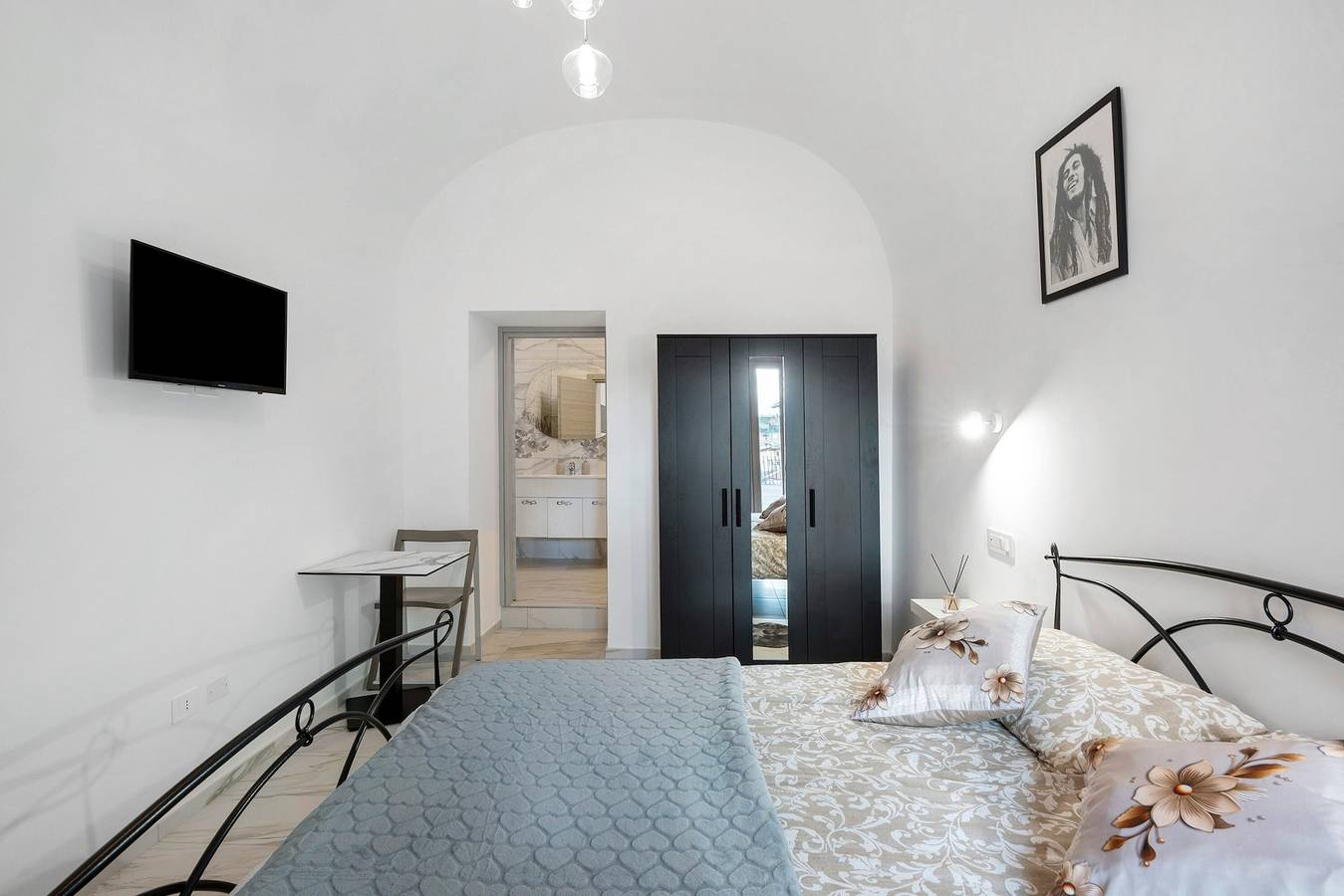 Luna Room with Private Bathroom and Mountain View in Pianillo, San Lazzaro