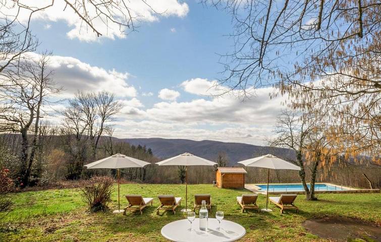 Location de vacances pour 10 personnes, avec piscine dans Saint-Amans-Valtoret