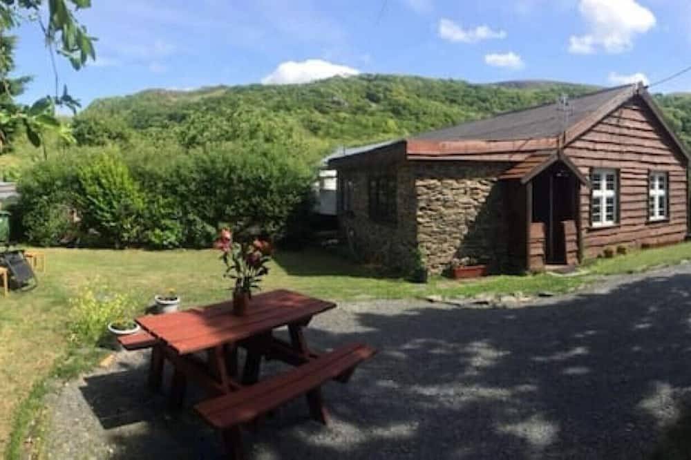 Character old cottage in gorgeous Snowdonia location in Fairbourne, Snowdonia