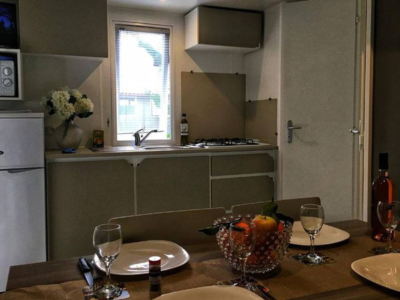 Moderna casa móvil con piscina y terraza, a 1 km de Verquières in Noves, Region de Arles