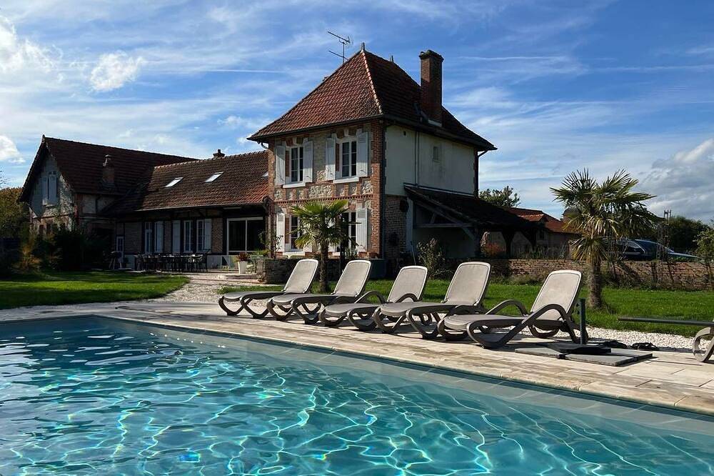 Maison pour 15 personnes, en plein cœur de la Sologne, piscine chauffée. in Chaumont-sur-Tharonne, Sologne