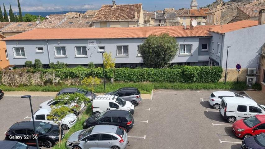 Hôtel pour 3 personnes, avec jardin à Pierrelatte - 2