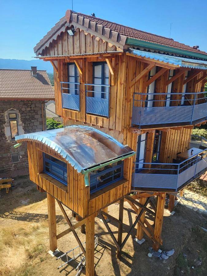 Gîte pour 4 personnes, avec Balcon et Jacuzzi ainsi que Terrasse et Jardin à Marsac-en-Livradois