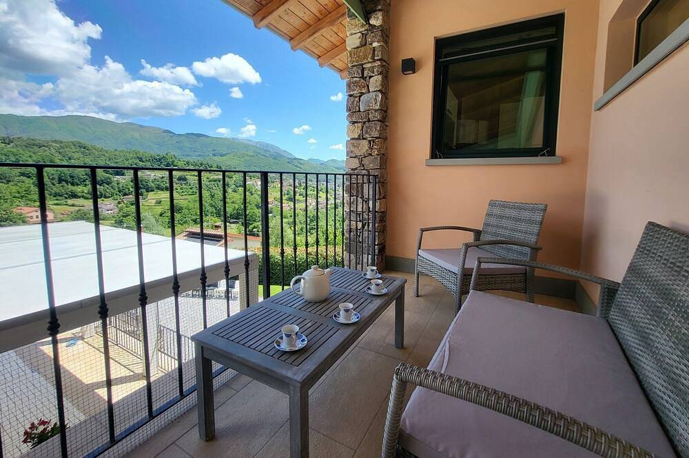 Magnolia, Luxusvilla, privater beheizter Pool, Wifi, Restaurant, Kochoption! in Piazza al Serchio, Garfagnana