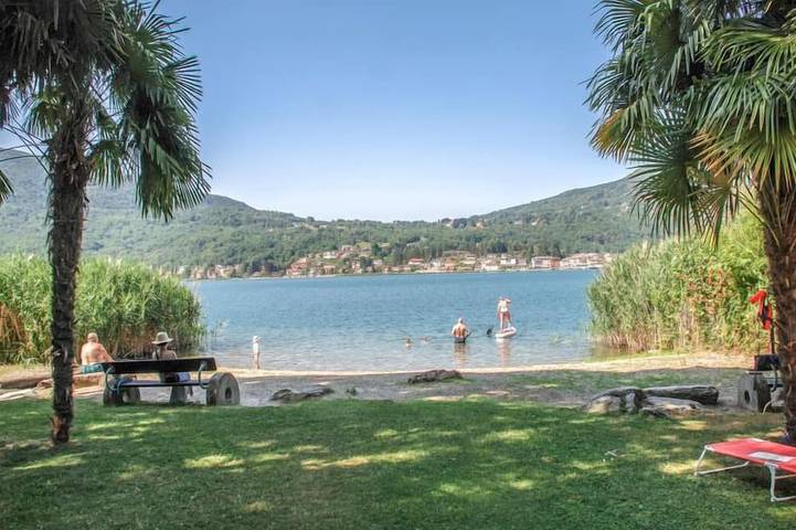 Ferienwohnung für 4 Personen, mit Terrasse und Garten in Caslano
