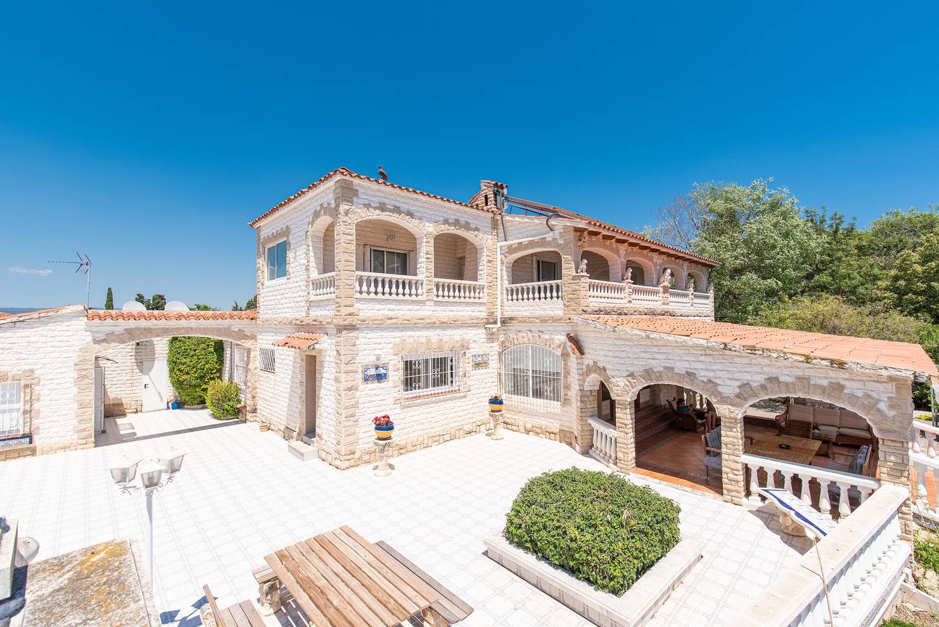 "Luxury Villa 020" with Pool, Terrace & Wi-Fi in Sant Salvador (Tarragona), el Vendrell