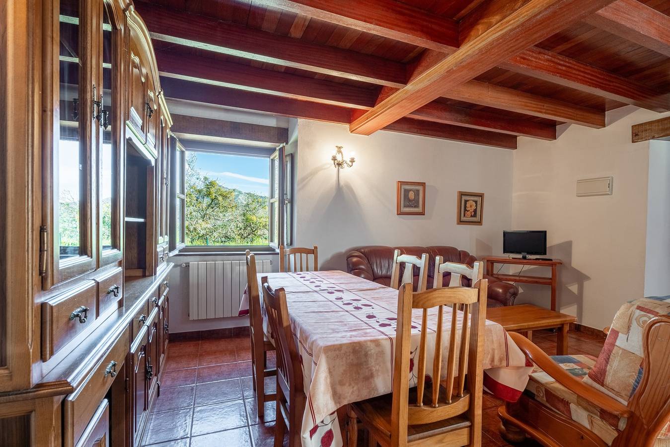 Ganze Wohnung, Apartment 'Casa Collado Sto Tomas 2' mit Bergblick und Gemeinschaftsterrasse in Parres, Costa Verde (Spanien)