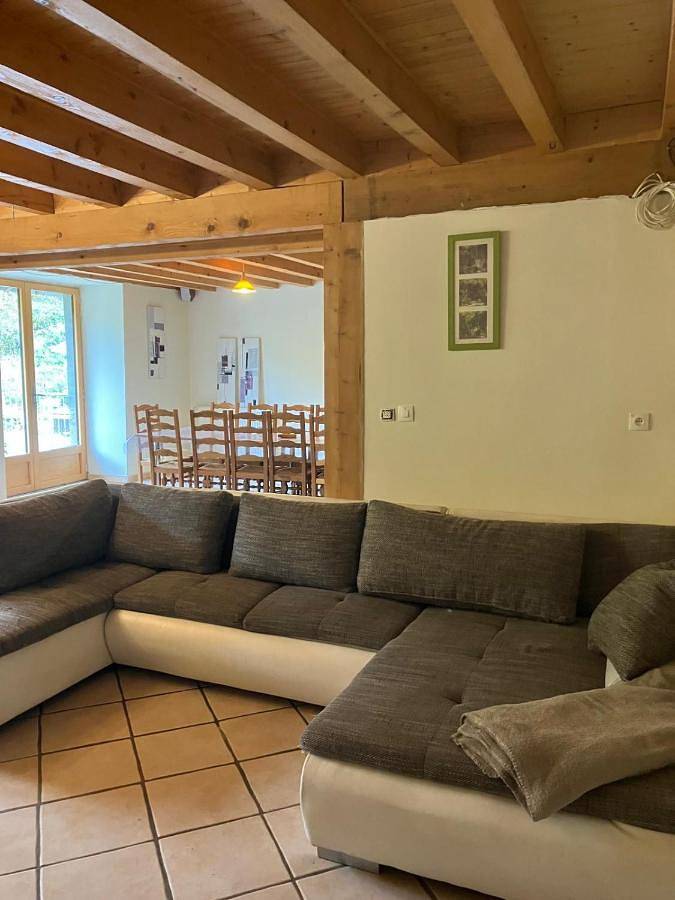 Location de vacances pour 14 personnes, avec piscine et jardin dans Mesnay - 2