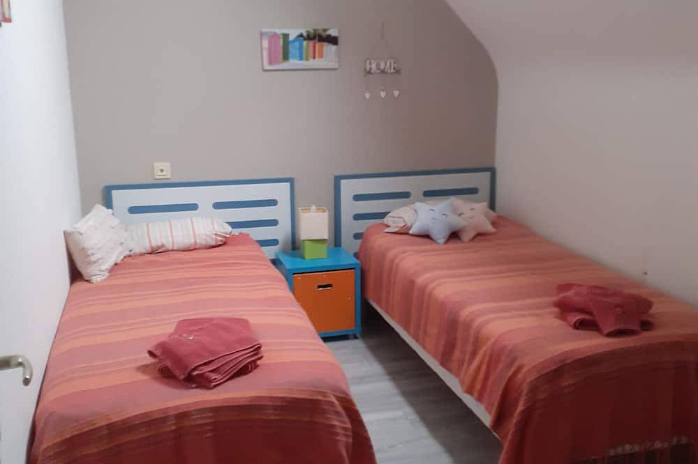 Entire apartment, Gites in a typical Breton farmhouse close to beaches and station in Guidel, Côte des Mégalithes