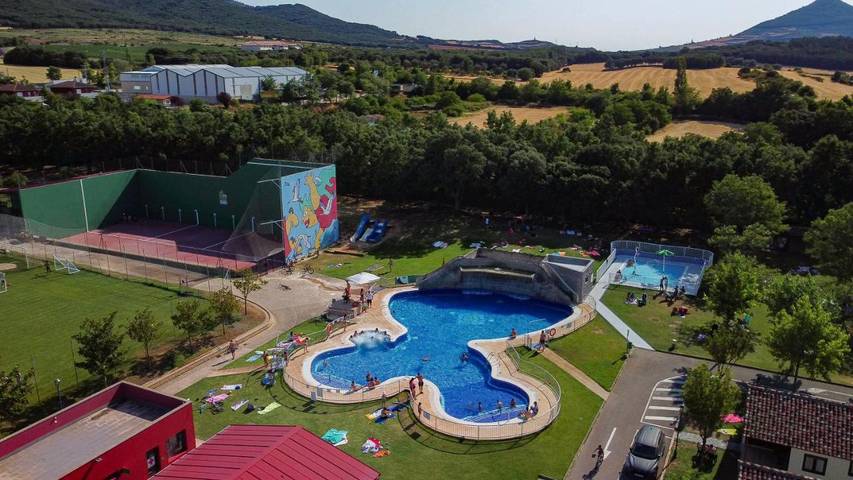 Camping para 4 personas, con Terraza y Jardín además de Piscina y Vistas en Navarra