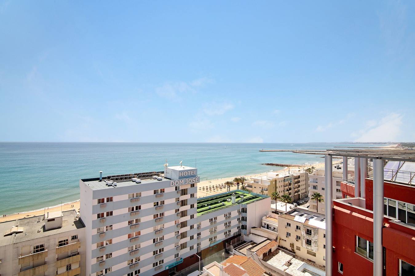 Appartamento intero, Appartamento di vacanza 'Moderno E Renovado T2' con vista mare, balcone e Wi-Fi in Cavacos, Quarteira